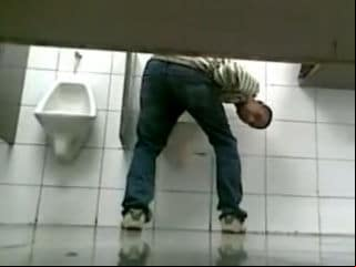 PegaÃ§Ã£o no Banheiro de Homens com TesÃ£o