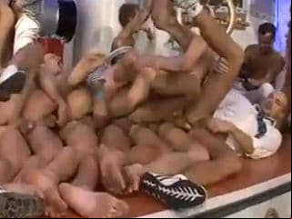Surubão Porno Doido com Trenzinho Gay de Marinheiros